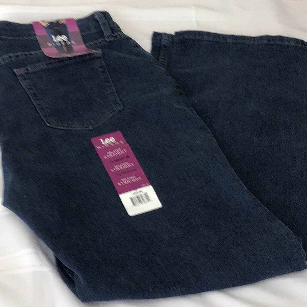 Lee riders relaxed straight size 12 medium preowned with tags great condition